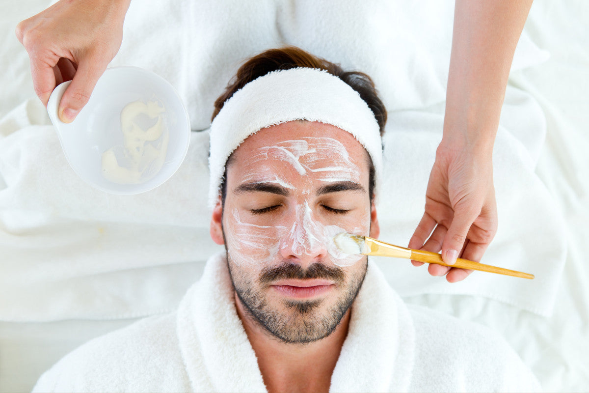 man getting a clay facial