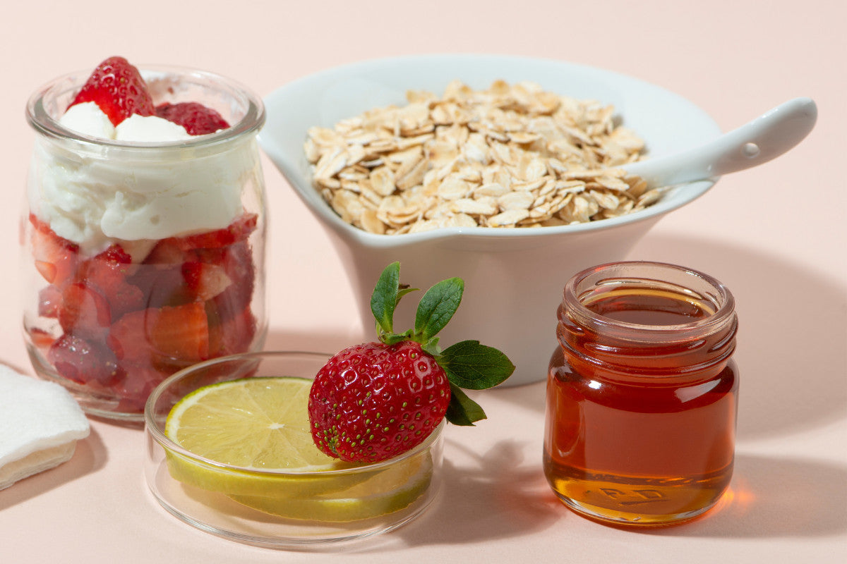 ingredients to make a strawberry and oats exfoliating scrub.